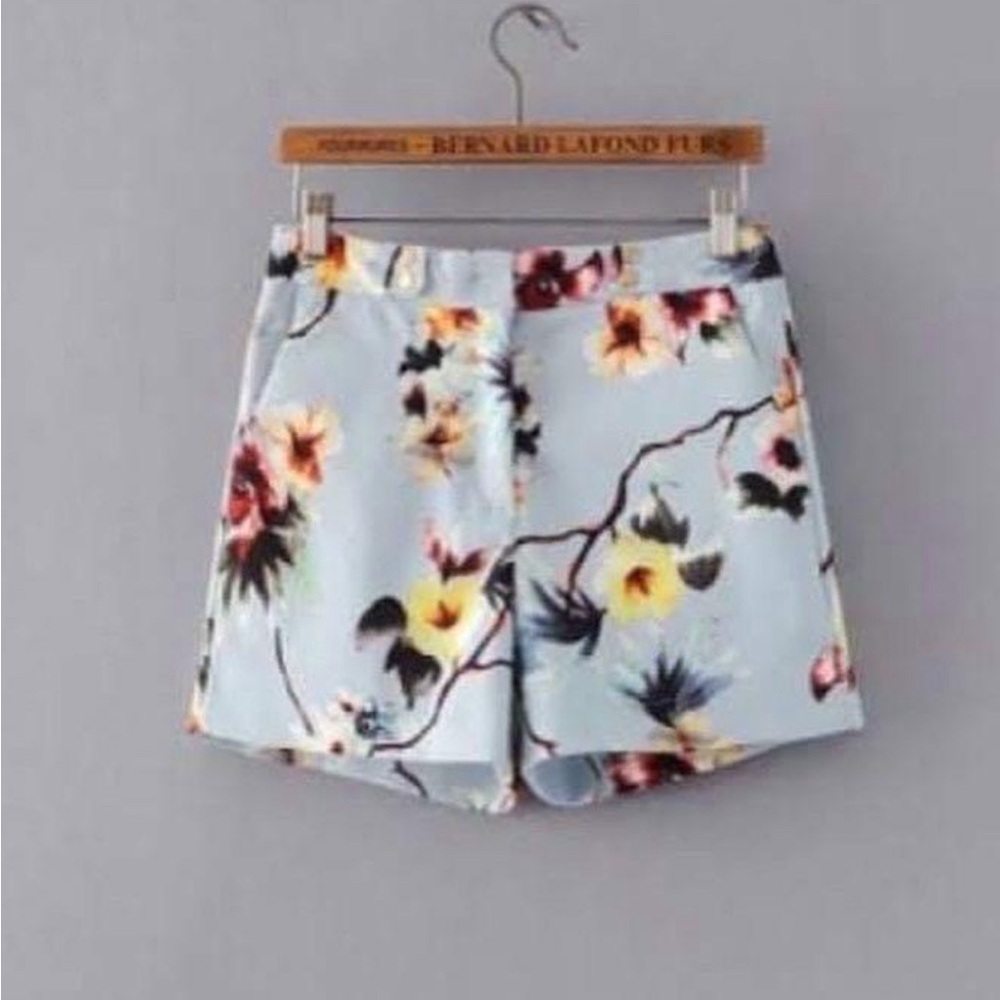 Zara Basic Floral shorts SZ M